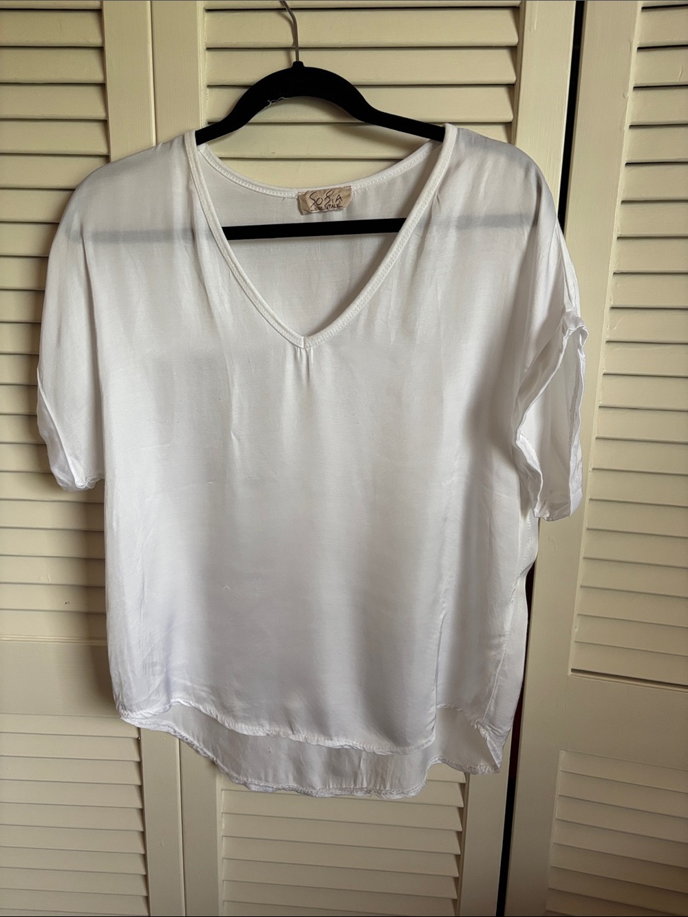 Lightweight White V-Neck Short Sleeve Blouse